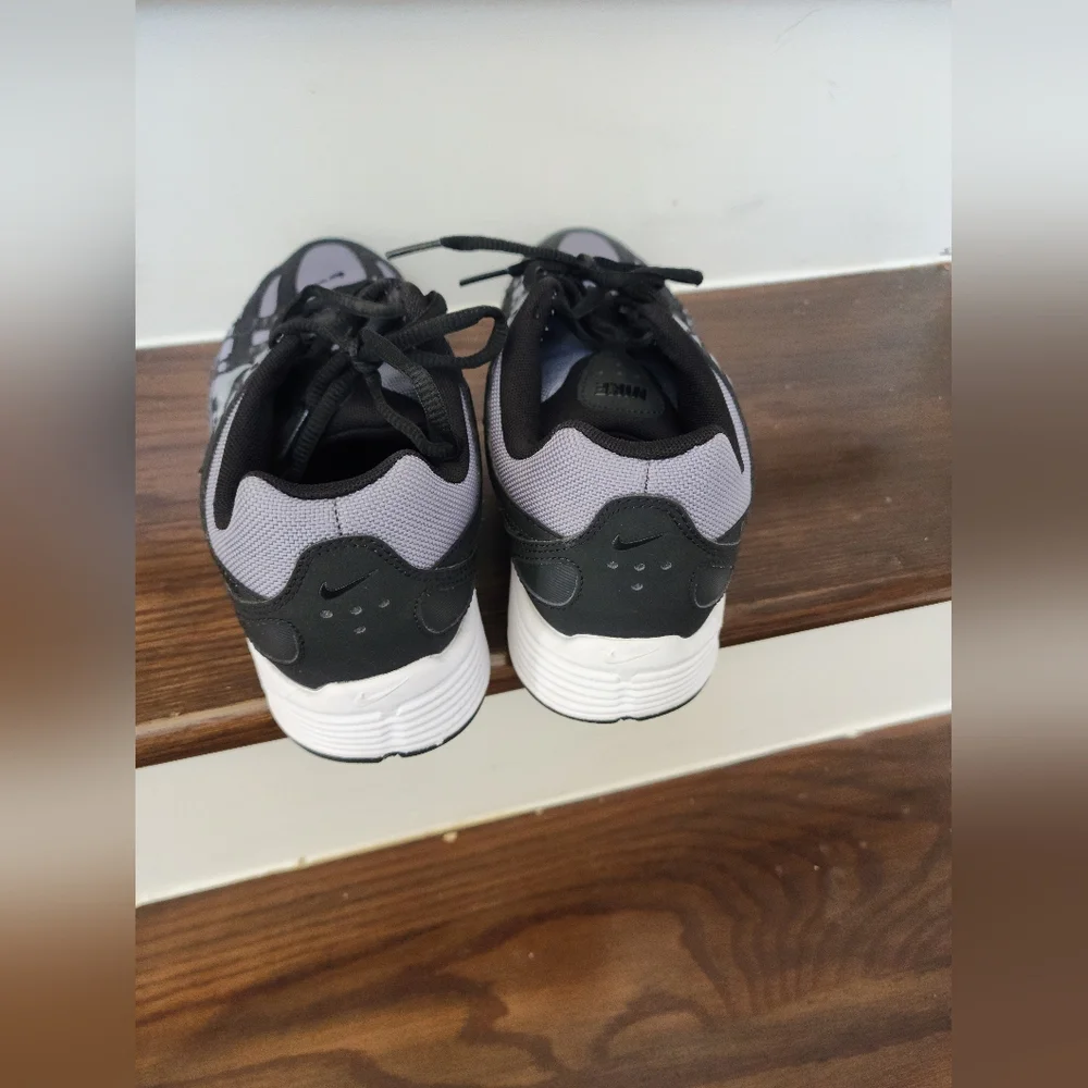 Nike Black Mesh Sneakers - Picture 5 of 10